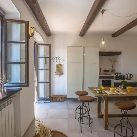 Welcoming In With Swimming Pool * Montefelcino